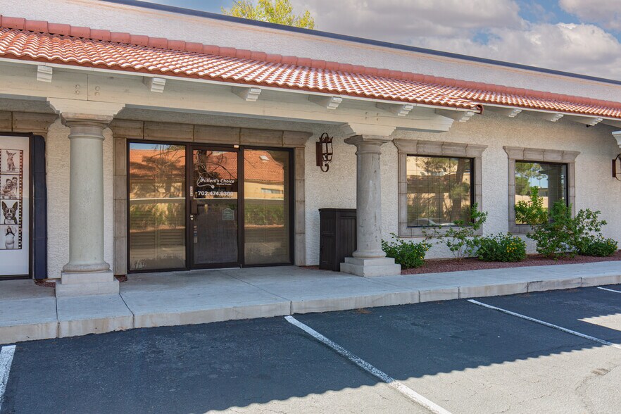 2881 S Valley View Blvd, Las Vegas, NV à louer - Photo du bâtiment - Image 3 de 62
