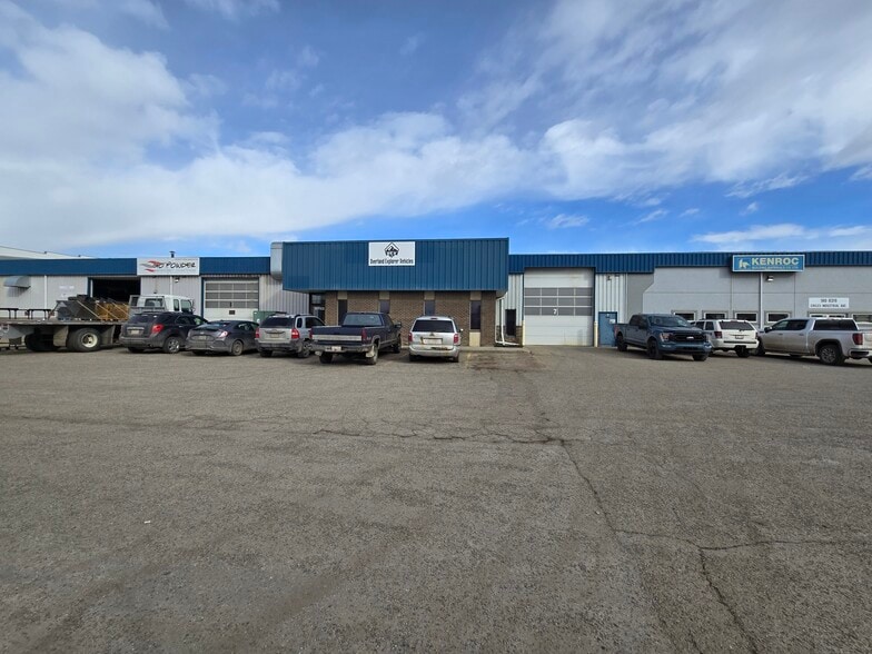 8319 Chiles Industrial Rd, Red Deer, AB for lease - Building Photo - Image 2 of 3