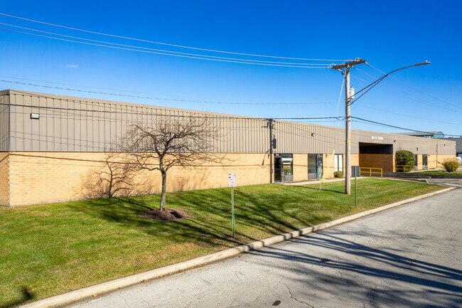 Plus de détails pour 7111-7137 N Austin Ave, Niles, IL - Industriel à louer