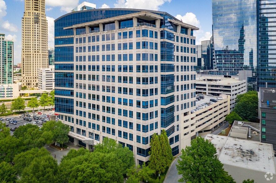 3348 Peachtree Rd NE, Atlanta, GA à louer - Photo du bâtiment - Image 2 de 8