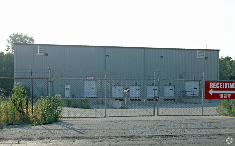 2205 Bremer Rd, Fort Wayne, IN for sale - Building Photo - Image 2 of 14