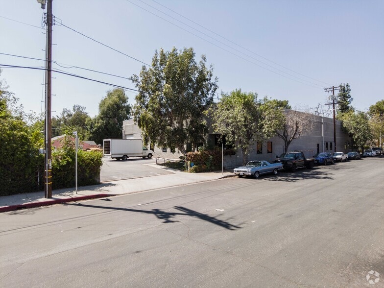 16216 Kittridge St, Van Nuys, CA for lease - Building Photo - Image 3 of 4