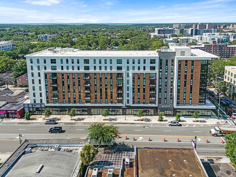 1111 W University Ave, Gainesville, FL à louer - Photo du bâtiment - Image 2 de 6
