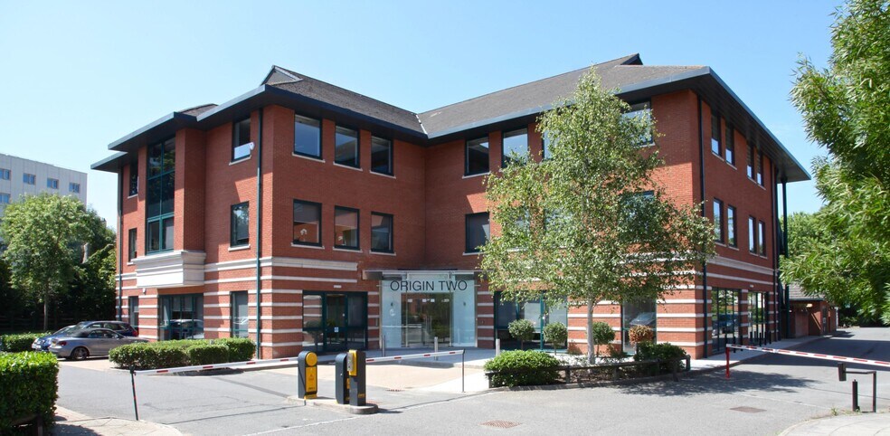 106 High St, Crawley à louer - Photo du bâtiment - Image 1 de 1