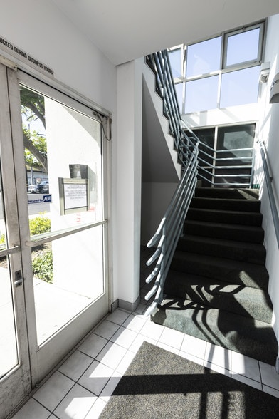 711 E Wardlow Rd, Long Beach, CA for lease - Interior Photo - Image 3 of 20