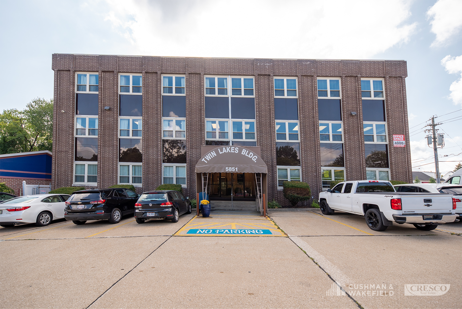 5851 Pearl Rd, Parma Heights, OH for lease Building Photo- Image 1 of 9