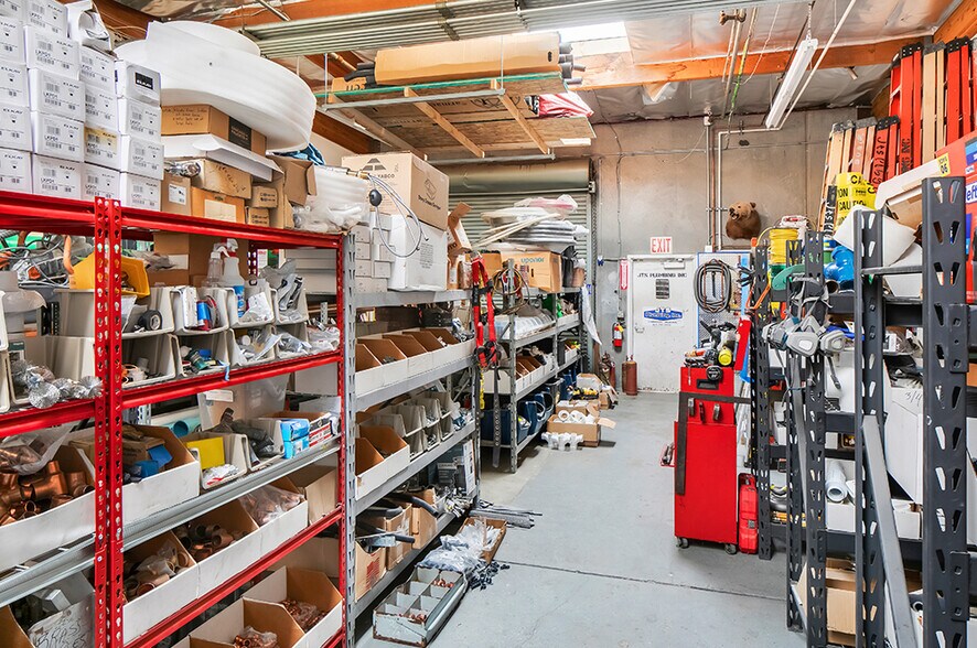 40880, 40935 & 40945 County Ctr Dr portefeuille de 3 propriétés à vendre sur LoopNet.ca - Photo intérieure - Image 3 de 6