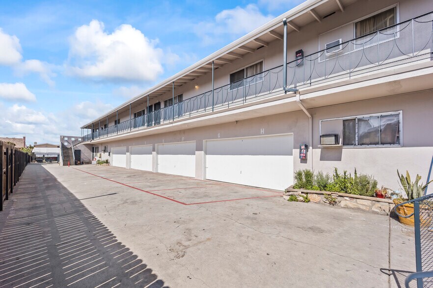 3364 Elizabeth Ave, Lynwood, CA for sale - Building Photo - Image 2 of 11