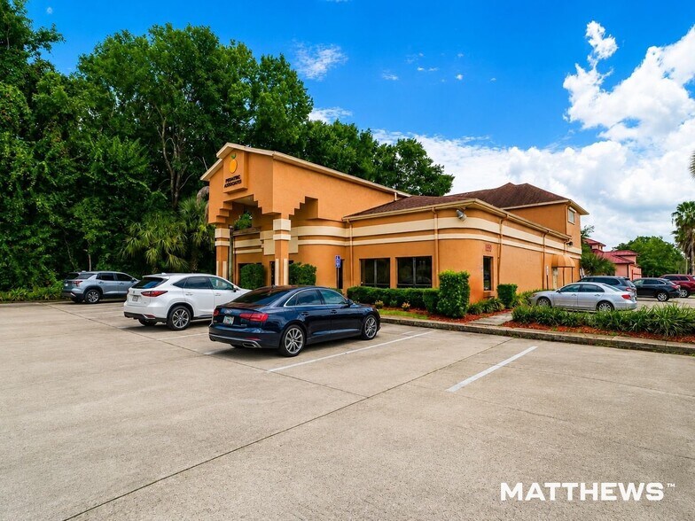 1653 Jess Parrish Ct, Titusville, FL à vendre - Photo du bâtiment - Image 2 de 4