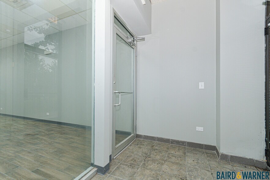 4827-4831 W Irving Park Rd, Chicago, IL à louer - Photo du bâtiment - Image 3 de 18