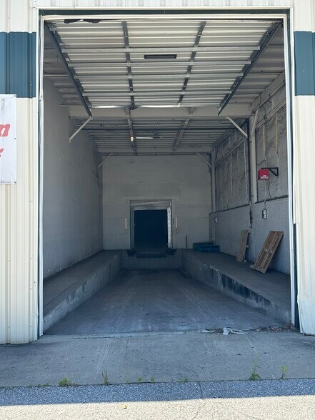 217 S Belmont Ave, Indianapolis, IN à louer - Photo du bâtiment - Image 3 de 11