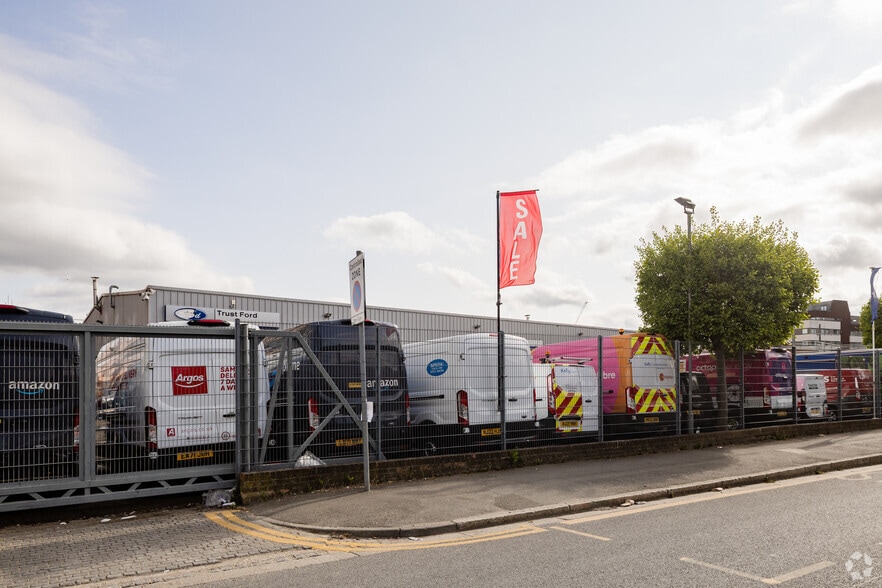 Clayton Rd, Hayes for lease - Building Photo - Image 2 of 2