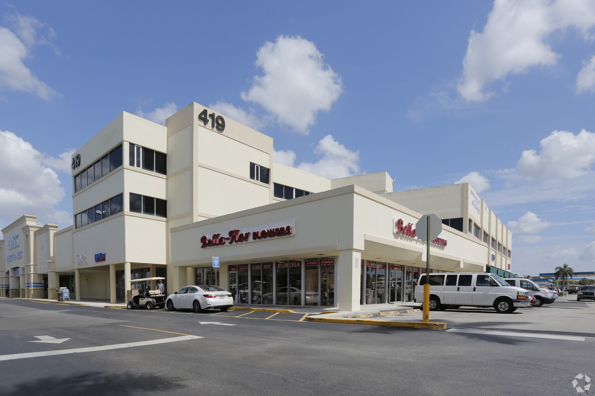 419 W 49th St, Hialeah, FL for lease Primary Photo- Image 1 of 6