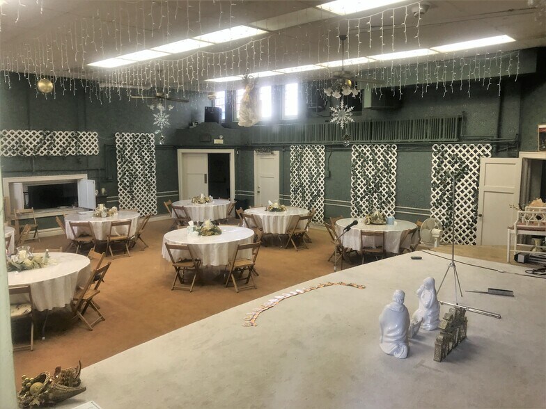 908 Highland Ave, New Castle, PA à vendre - Photo intérieure - Image 2 de 41