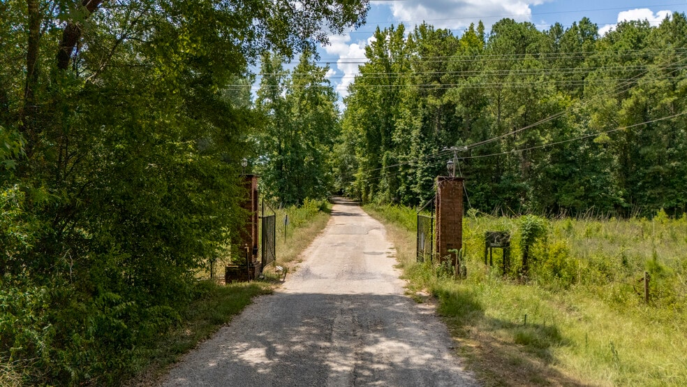 Richtex - Town for Sale portfolio of 6 properties for sale on LoopNet.ca - Building Photo - Image 3 of 82