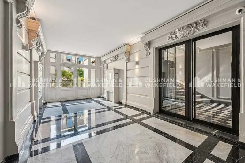 Office in Paris for lease - Lobby - Image 3 of 5