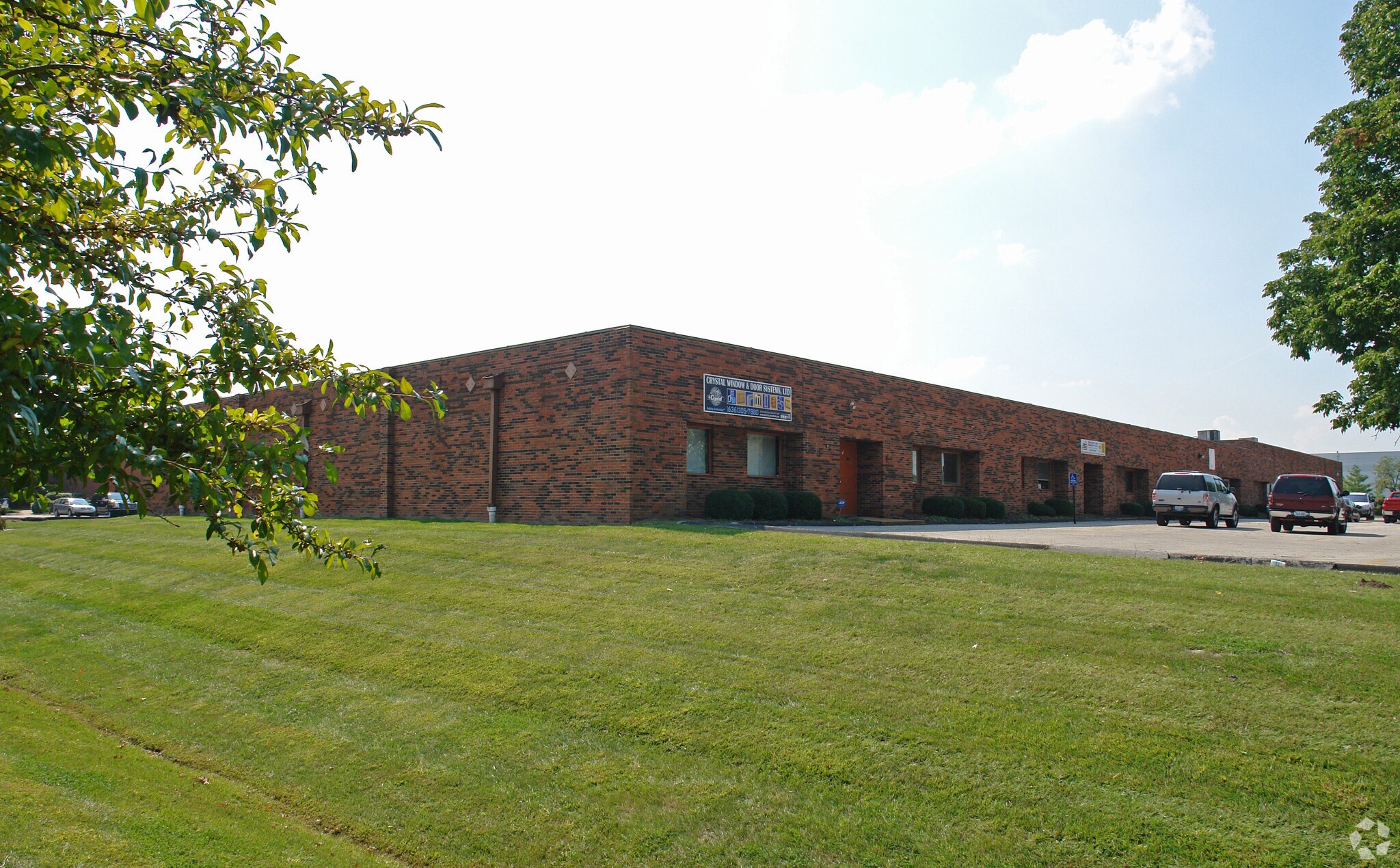 300-318 Axminister Dr, Fenton, MO à vendre Photo principale- Image 1 de 4