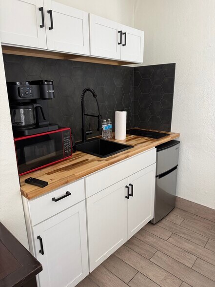 1466 De Leon St, Clearwater, FL à vendre - Photo du bâtiment - Image 3 de 3