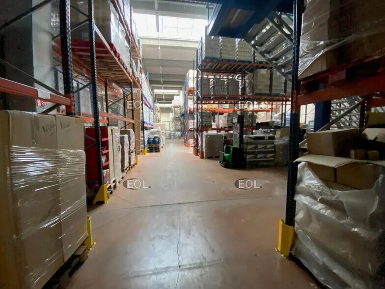 Industrial in Rousset for lease - Interior Photo - Image 1 of 16