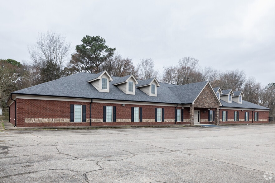249 W Church St, Lexington, TN for lease - Primary Photo - Image 1 of 15