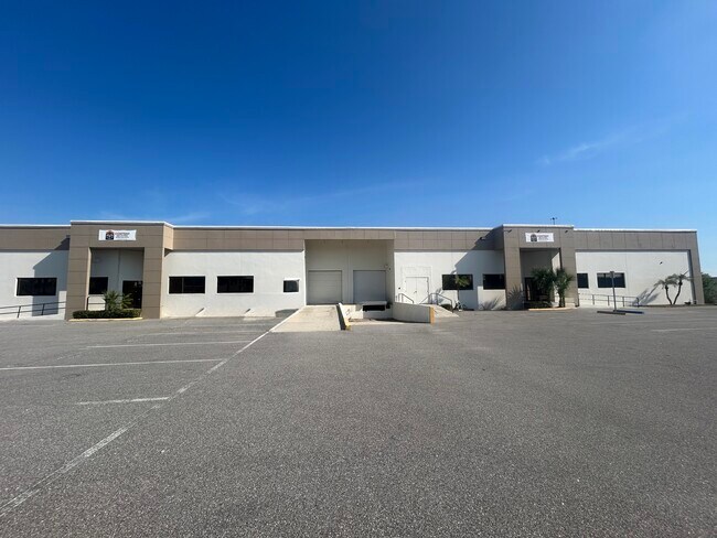 Plus de détails pour 2540-2550 118th Ave N, Saint Petersburg, FL - Bureau, Industriel à louer