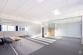 West Park Ring Rd, Leeds à louer Photo intérieure- Image 2 de 19