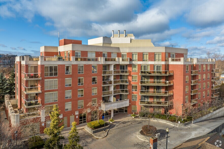 800 Sheppard Ave W, Toronto, ON à vendre - Photo du bâtiment - Image 2 de 29
