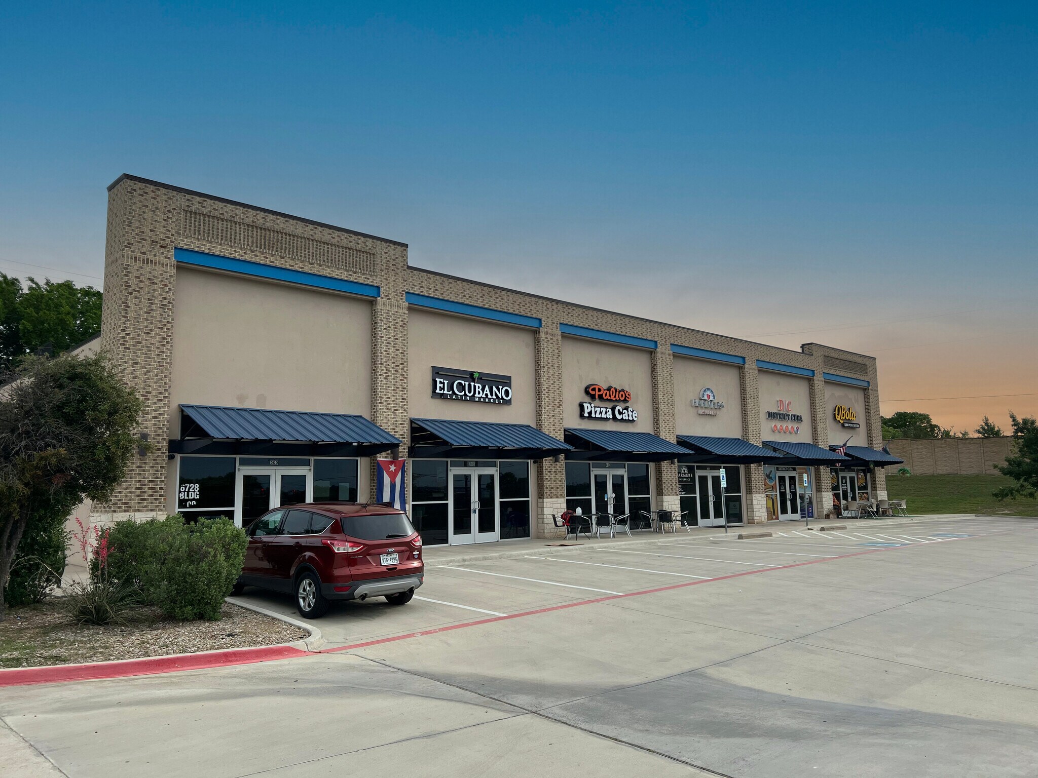 6728 W Vickery Blvd, Fort Worth, TX for lease Primary Photo- Image 1 of 2
