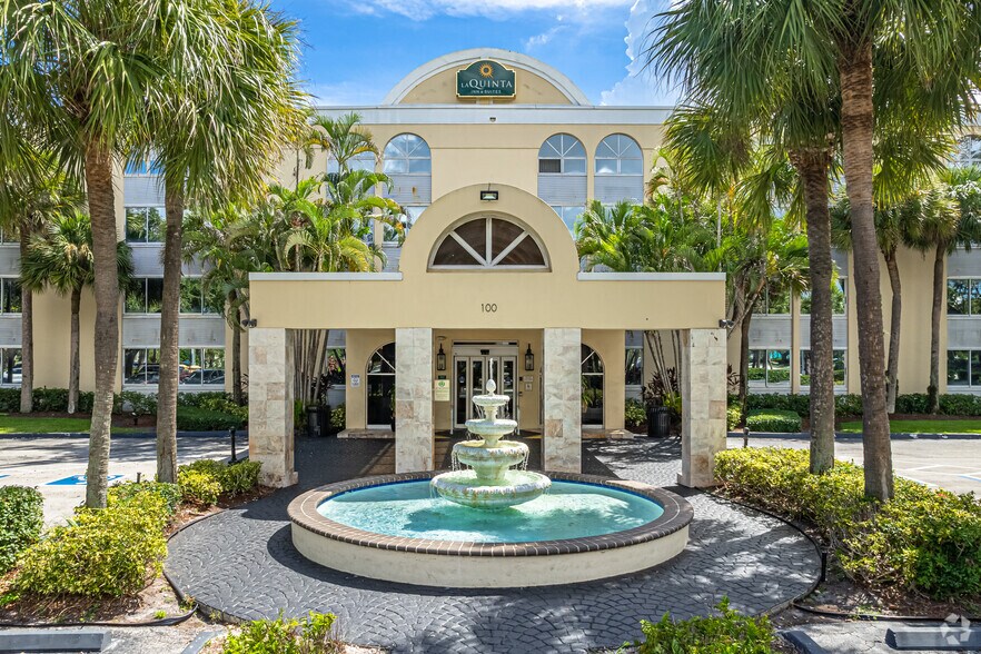 100 SW 12th Ave, Deerfield Beach, FL à vendre - Photo du bâtiment - Image 3 de 5