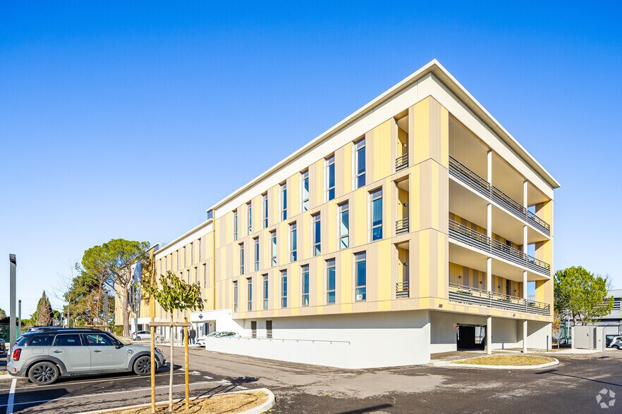 230 Rue Fréderic Joliot, Aix-en-Provence à louer - Photo du bâtiment - Image 2 de 2