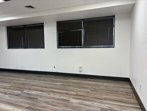 4677 S Lakeshore Dr, Tempe, AZ for lease Interior Photo- Image 1 of 7