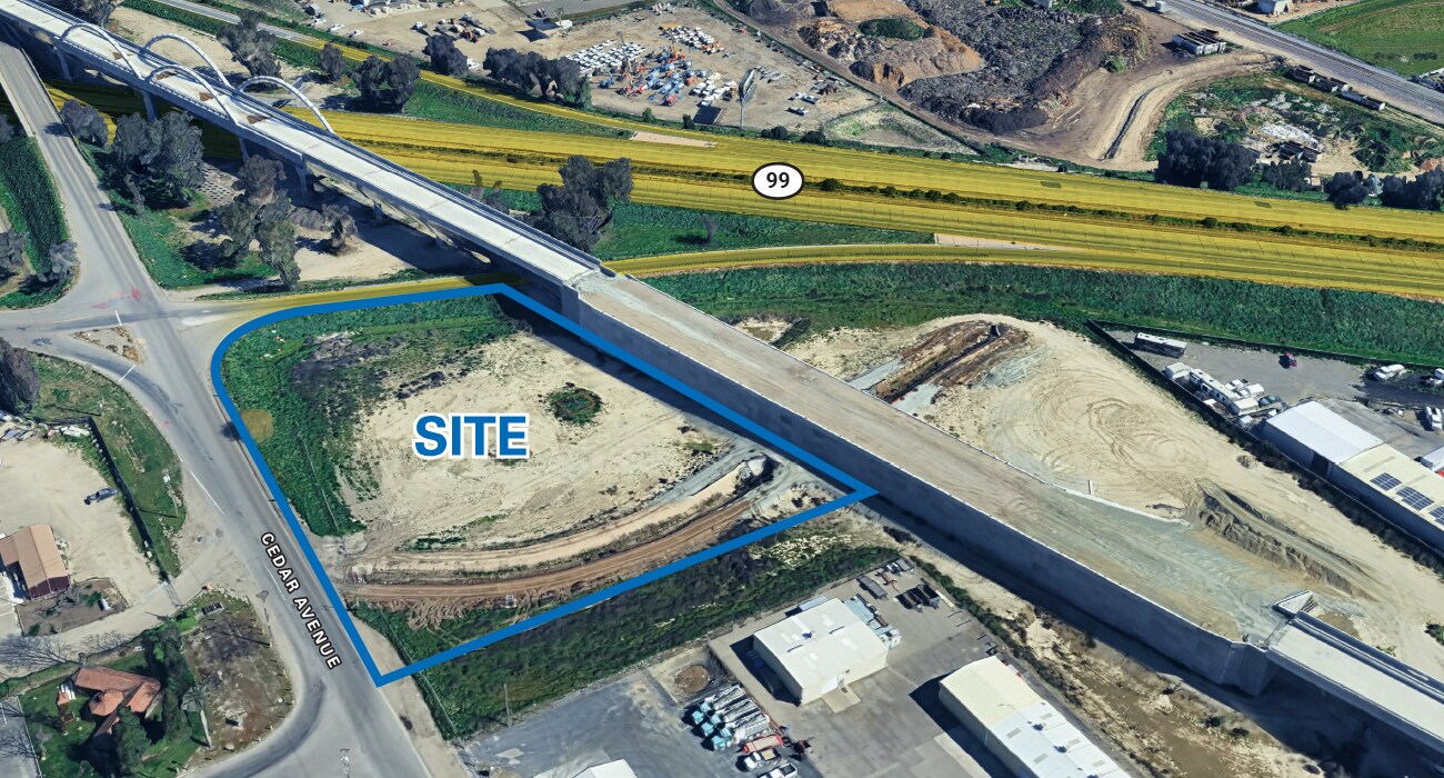 S. Cedar Avenue & 99 On Ramp, Fresno, CA à louer Photo du bâtiment- Image 1 de 2