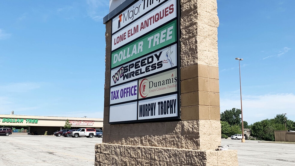 875-911 S Parker St, Olathe, KS for lease - Building Photo - Image 2 of 9