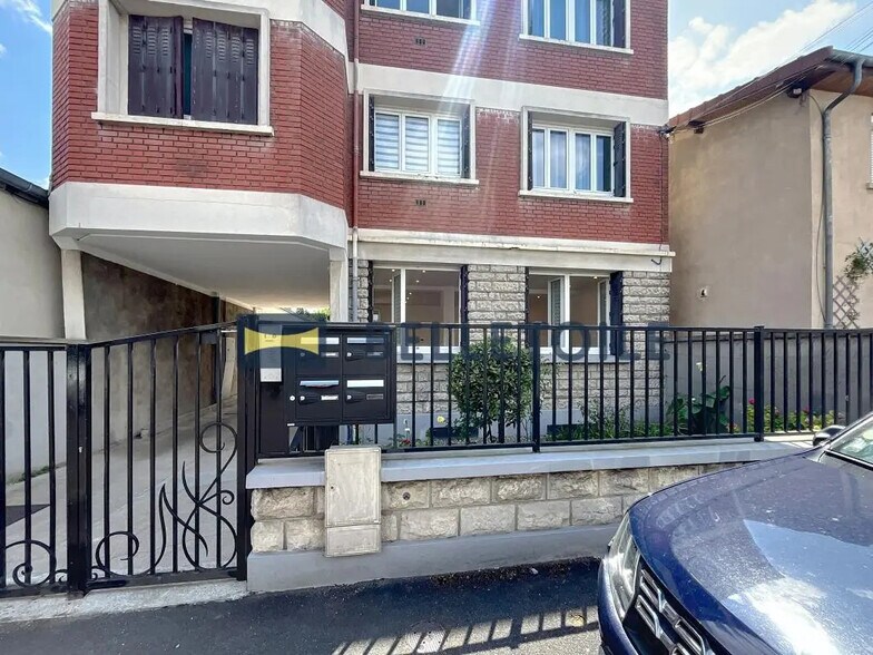 Retail in Maisons-Alfort for lease - Building Photo - Image 1 of 8