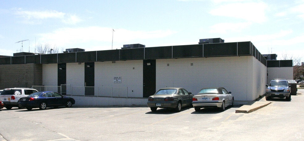 7 Governor Winthrop Blvd, New London, CT for lease - Building Photo - Image 3 of 6