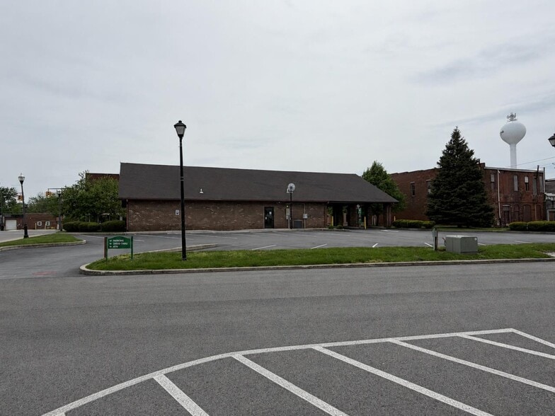124 E Main St, McComb, OH for sale - Building Photo - Image 2 of 13