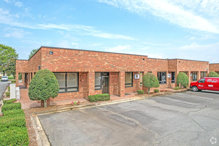 228 Westinghouse Blvd, Charlotte, NC à louer - Photo du bâtiment - Image 2 de 16