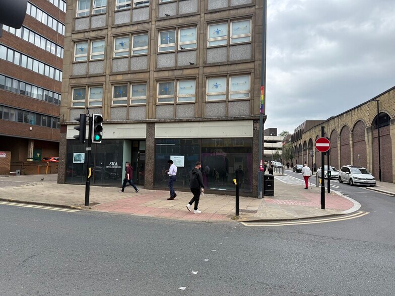 26-28 Market St, Huddersfield for lease - Building Photo - Image 2 of 2