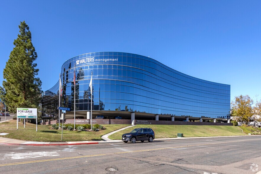 9665 Chesapeake Dr, San Diego, CA à louer - Photo du bâtiment - Image 1 de 15