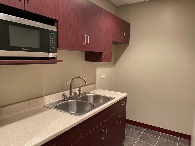 101 Theodore Dr, Oswego, IL à louer - Photo intérieure - Image 3 de 30