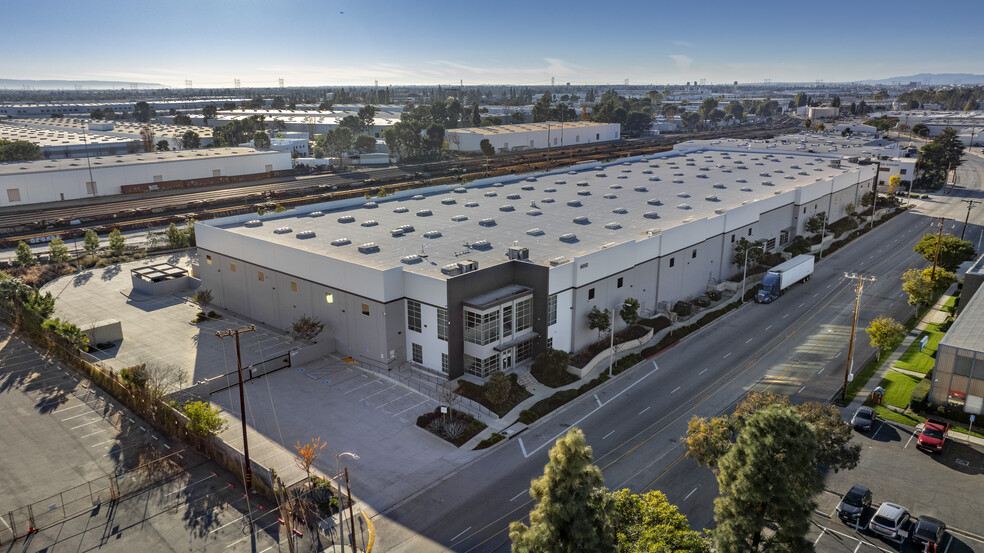 6052 Bandini Blvd, Commerce, CA for lease - Building Photo - Image 3 of 6