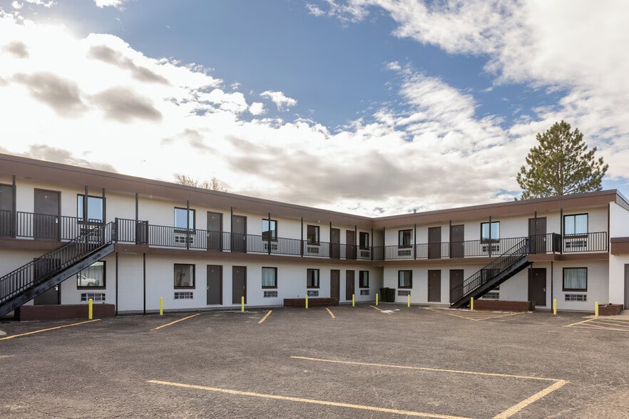 109 16th St, Wheatland, WY for sale - Building Photo - Image 1 of 17