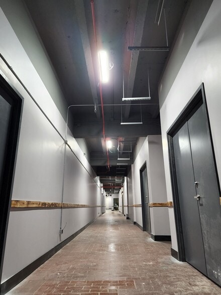 845-873 S 55th St, Philadelphia, PA for lease - Interior Photo - Image 2 of 23