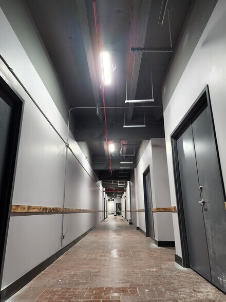 845-873 S 55th St, Philadelphia, PA à louer - Photo intérieure - Image 2 de 23