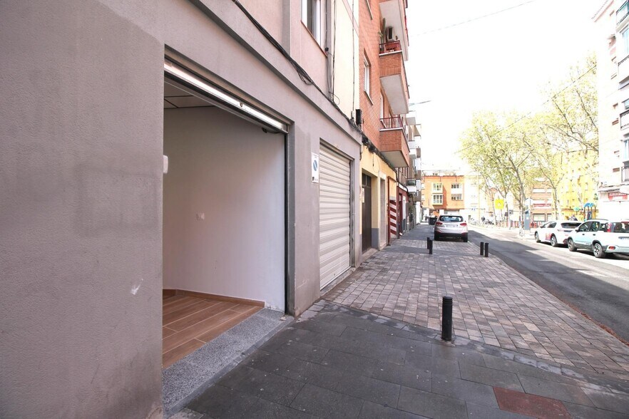 Immeuble residentiel dans Madrid, Madrid à vendre - Photo du bâtiment - Image 2 de 5