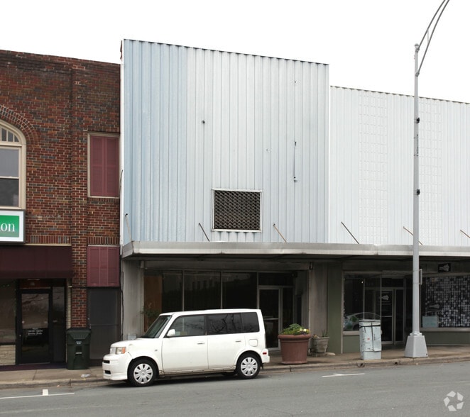 121 W Davis St, Burlington, NC for sale - Building Photo - Image 2 of 9