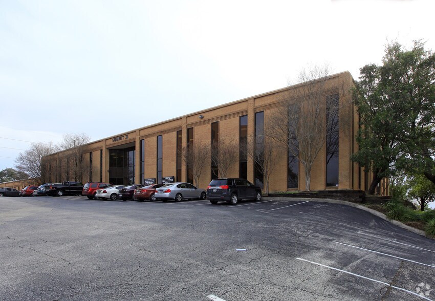 5825 Callaghan Rd, San Antonio, TX à louer - Photo du bâtiment - Image 2 de 3