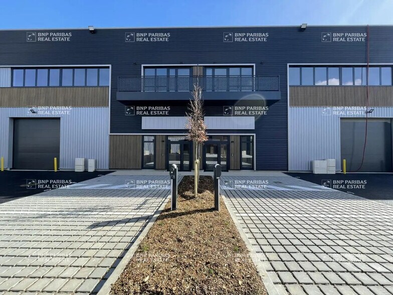 Flex in Chalifert for lease - Building Photo - Image 3 of 6