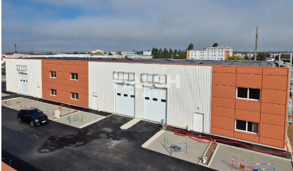 Flex in Chassieu for lease - Building Photo - Image 3 of 16