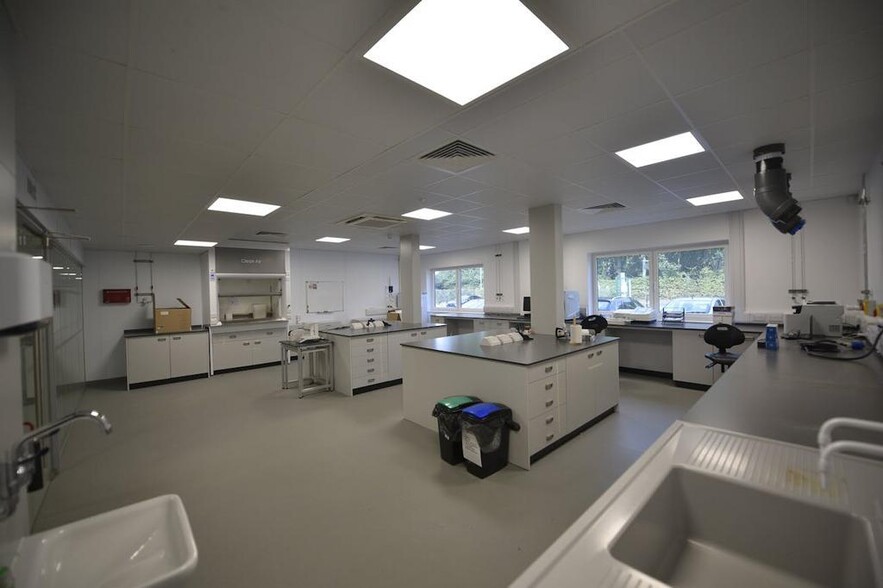 1 Crewe Rd, Manchester à louer - Photo du bâtiment - Image 3 de 26